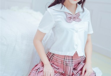 海角社区互动专栏：沙滩派对后明星低语中的那一抹柔情激发网友无限讨论