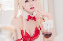 91网页版情感聚焦：记录明星低语时那微妙的一瞥，点燃禁忌爱火